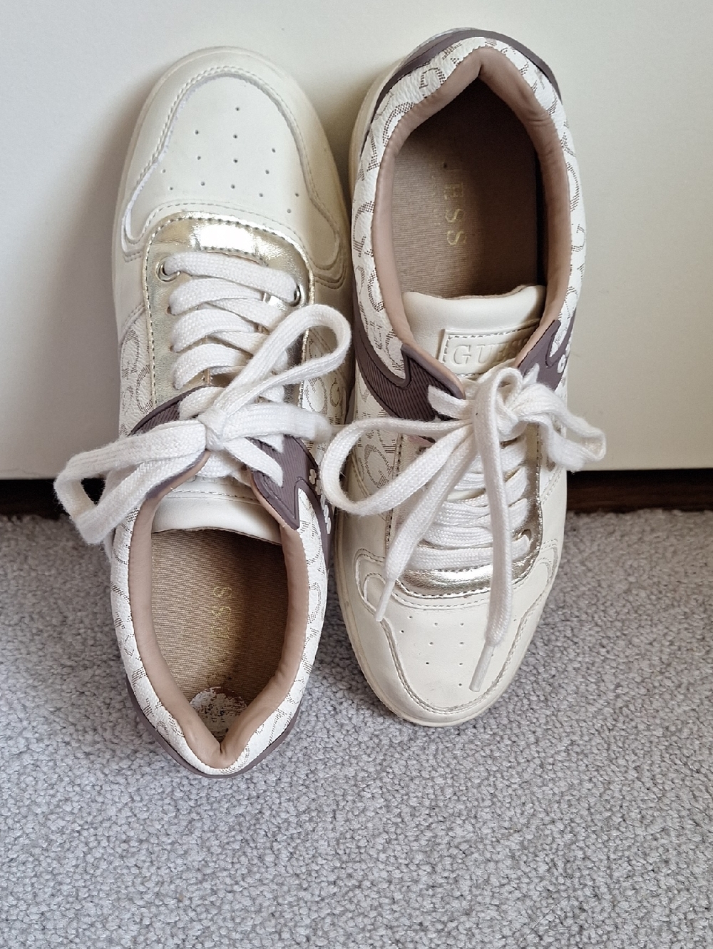 GUESS Women's White & Taupe Logo-Print Lace-Up Sneakers